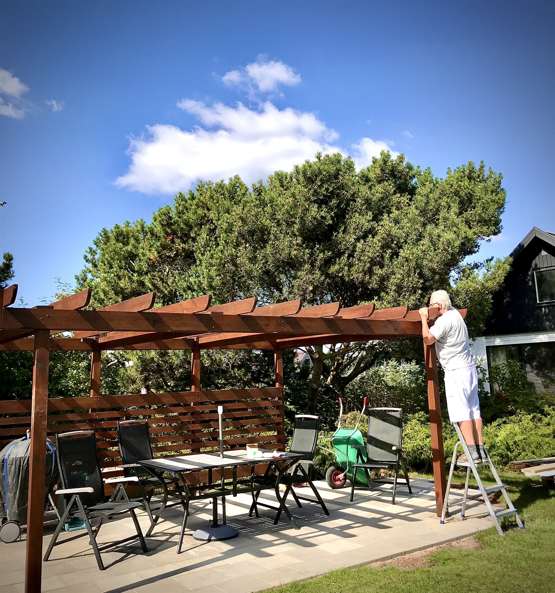 pergola klar.jpg